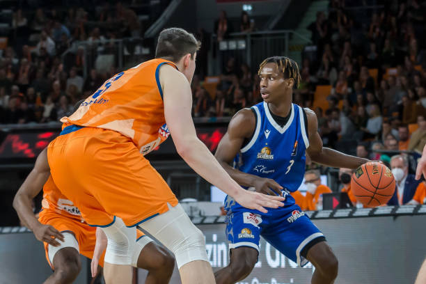 现两队韧性 现两队韧性